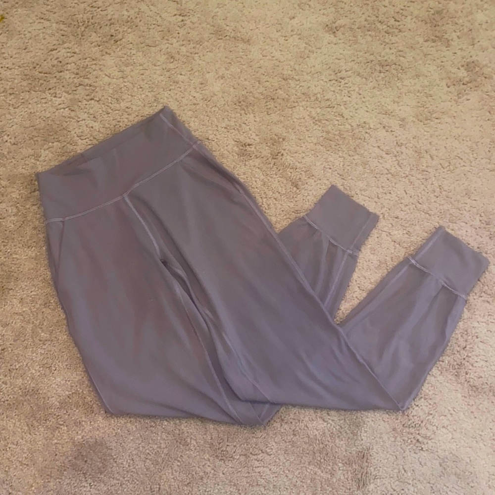 Never worn Lululemon Align High-Rise Joggers in SOLD OUT/DISCONTINUED COLOR!!!